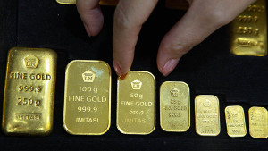 Gold prices expected to continue shattering records amid global demand