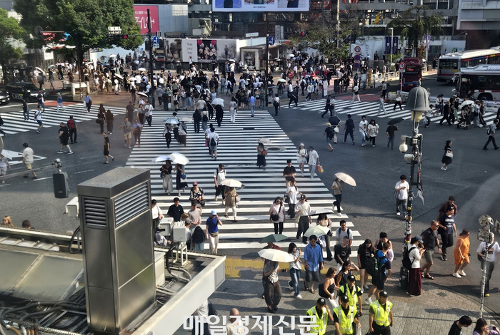 Market interest rates are also on the rise as the Bank of Japan is likely to raise its benchmark int.. Market interest rates are also on the rise as the Bank of Japan is likely to raise its benchmark int..