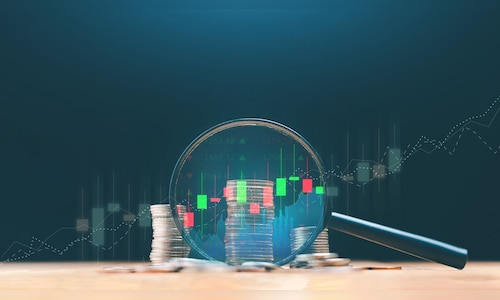 Gilt yields hit multi-month highs; corporate bond trades touch new records