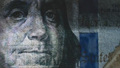 Trump’s Escalating Feud With Jerome Powell Shakes Currency and Gold Markets