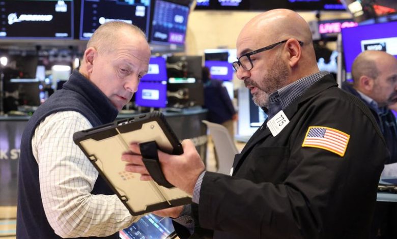 World shares hover near record highs on simmering geopolitics, AI optimism