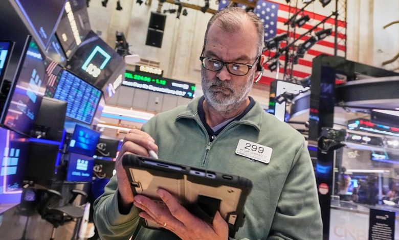 Microsoft yanks Wall Street lower as gold’s price swings sharply Microsoft yanks Wall Street lower as gold’s price swings sharply