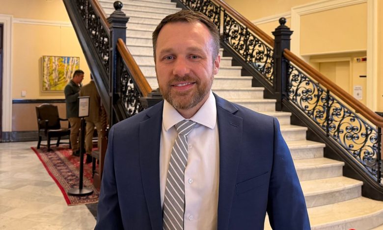 Former Maine Senate leader joins GOP field for governor