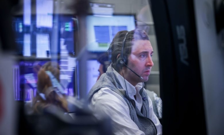 Stock Futures Mixed, Little Changed After Dow Sets All-Time High