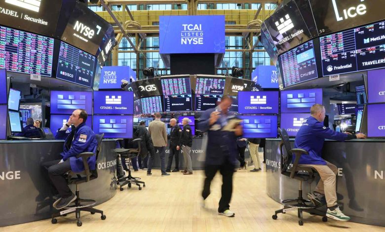 Stock Futures Sink, Gold Sets New Record High After DOJ Opens Probe Into Fed Chair Powell