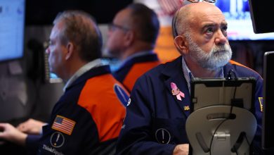 Major Indexes Waver as AI Stock Rally Cools