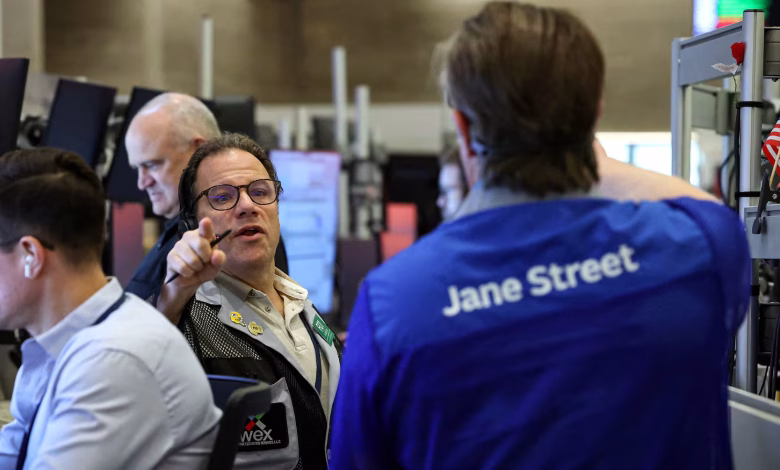 Oil falls, stocks mixed after Trump reveals plan for Venezuelan oil