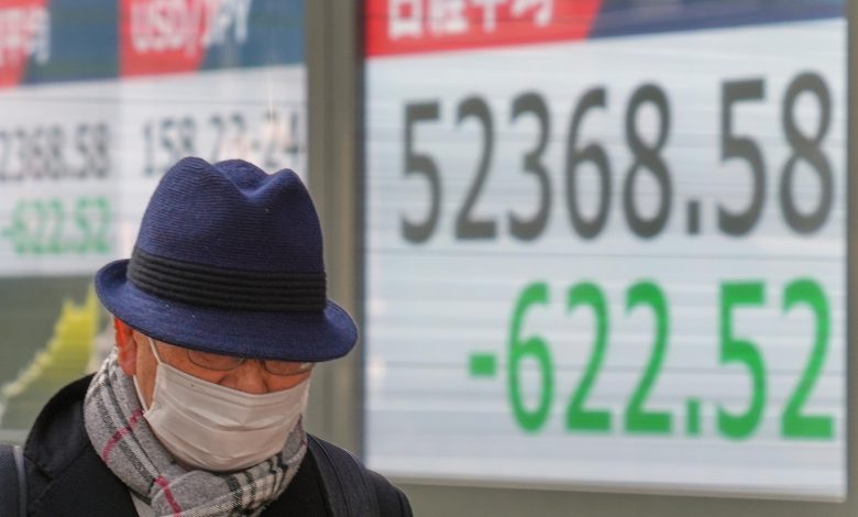 US futures edge higher and gold hits another record