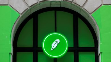 Robinhood has struggled amid big crypto declines. Trading the stock using this ‘strangle’ options strategy
