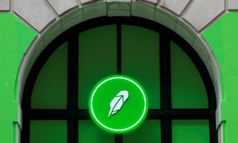 Robinhood has struggled amid big crypto declines. Trading the stock using this ‘strangle’ options strategy Robinhood has struggled amid big crypto declines. Trading the stock using this ‘strangle’ options strategy