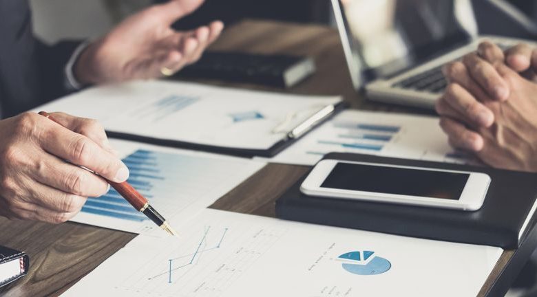 Robinhood Weighs Trump Accounts Role And SpaceX IPO Access Versus Valuation