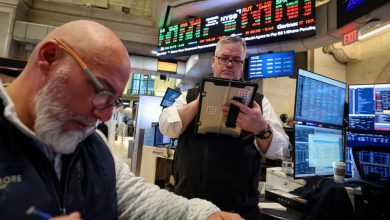 US stock index futures tick lower in lead up to data barrage | 104.1 WIKY