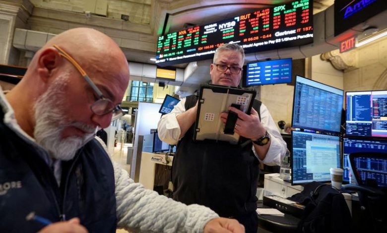 US stock index futures tick lower in lead up to data barrage | 104.1 WIKY