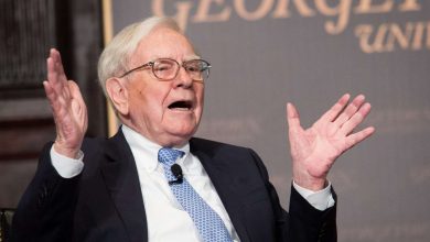 In Warren Buffett’s Last Quarter as CEO, Berkshire Sold These 2 Big Tech Stocks