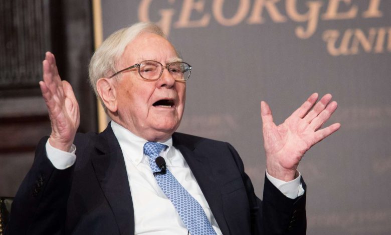 In Warren Buffett’s Last Quarter as CEO, Berkshire Sold These 2 Big Tech Stocks