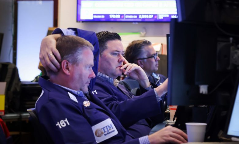 Futures Fall as Investors Mull Tech Earnings; Bitcoin Drops Below ,000; Weekly Jobless Claims Higher Than Expected