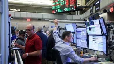 Futures Remain Lower, Treasury Yields Slip After Delayed Retail Sales Data Comes in Below Expectations