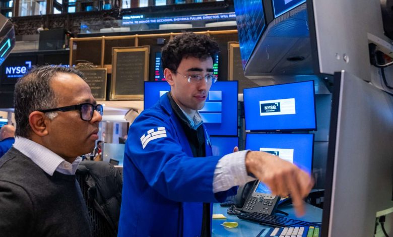 Major Indexes Plummet Amid Tariff Uncertainty; Dow Sheds 700 Points; Bitcoin Drops, Safe-Haven Gold Rises Major Indexes Plummet Amid Tariff Uncertainty; Dow Sheds 700 Points; Bitcoin Drops, Safe-Haven Gold Rises