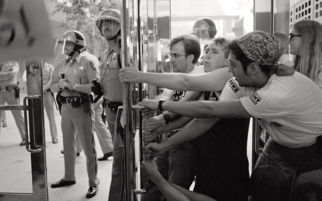 Catherine Opie’s “To Be Seen” and The Politics of Photography Catherine Opie’s “To Be Seen” and The Politics of Photography