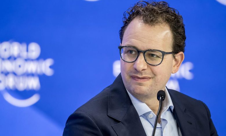 President Trump orders US government to stop using Anthropic tech amid Pentagon feud President Trump orders US government to stop using Anthropic tech amid Pentagon feud