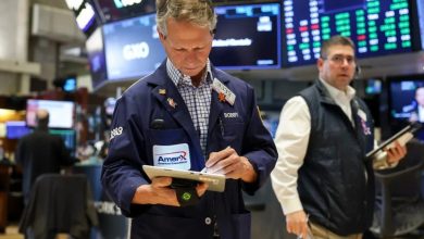 Global stocks fall amid tech slide, yields also decline