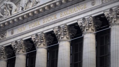 Global stocks gain as US tech rises and Japan hits record