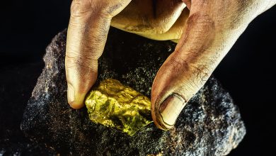 Should You Buy Gold Stocks Newmont and Barrick on the Dip?