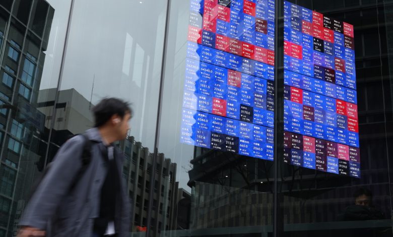 Asian stocks edge up as oil declines, dollar falls Asian stocks edge up as oil declines, dollar falls