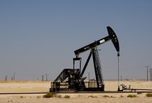 Oil falls as U.S. may intervene in futures market, issues waiver for Russian purchases