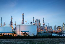 The energy conflict in the Middle East has eased, oil prices have retreated, U.S. stock futures remain weak, and gold stabilized at ,660 after a sharp decline.