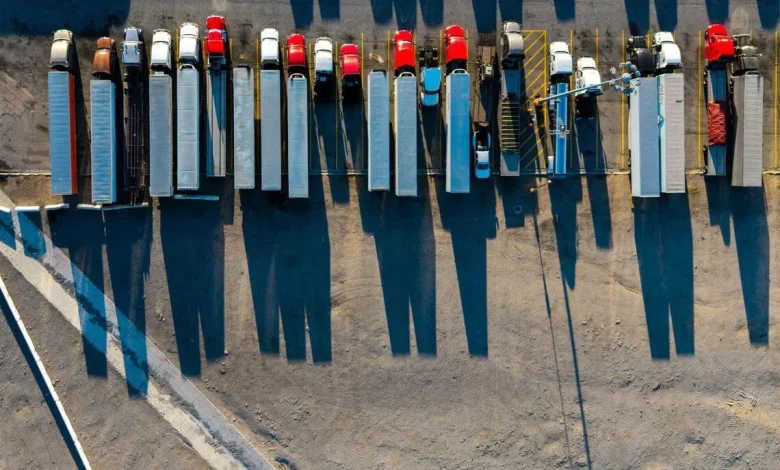 Growing gap between oil futures and supplies that determine costs for consumers Growing gap between oil futures and supplies that determine costs for consumers