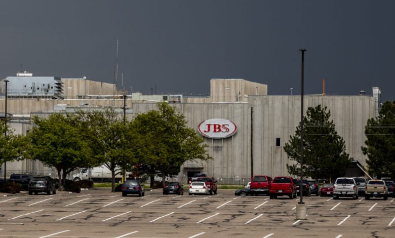 Cattle futures drop Monday as JBS Greeley strike threat looms | Midday Markets