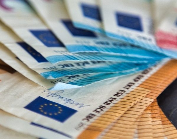 Navigating Diverging Paths in Pharma Strength and Agriculture Challenges for Investo Navigating Diverging Paths in Pharma Strength and Agriculture Challenges for Investo