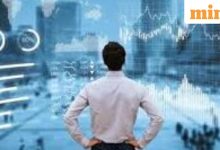 Gold Edges Lower as Traders Weigh Reduced Rate-Cut Prospects