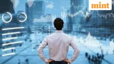 Gold Edges Lower as Traders Weigh Reduced Rate-Cut Prospects