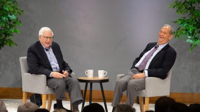 ‘A breath of fresh air’: Sen. Danforth and Bradley tackle broken politics and urge compromise