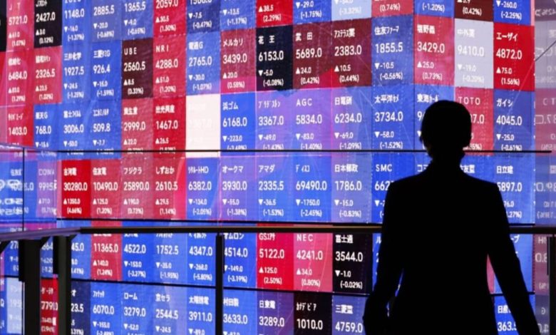 World stocks hold near record highs, oil keeps below US0 on peace deal hopes