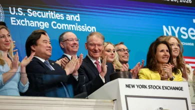 Global stocks rise, oil dips under 0 as Trump extends Iran truce