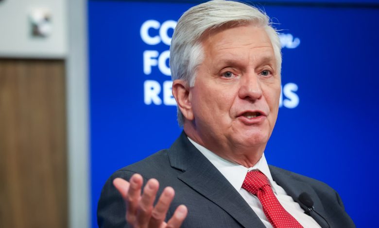 Fed Governor Waller says Iran war and labor market risks are keeping central bank on hold