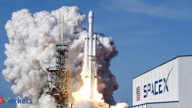 SpaceX tries to woo Wall Street with three-day analyst meeting this week, sources say