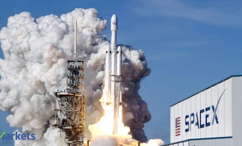 SpaceX tries to woo Wall Street with three-day analyst meeting this week, sources say
