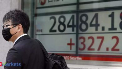 Global Market Today: Asian stocks drop at open, Brent snaps advances