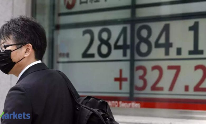 Global Market Today: Asian stocks drop at open, Brent snaps advances