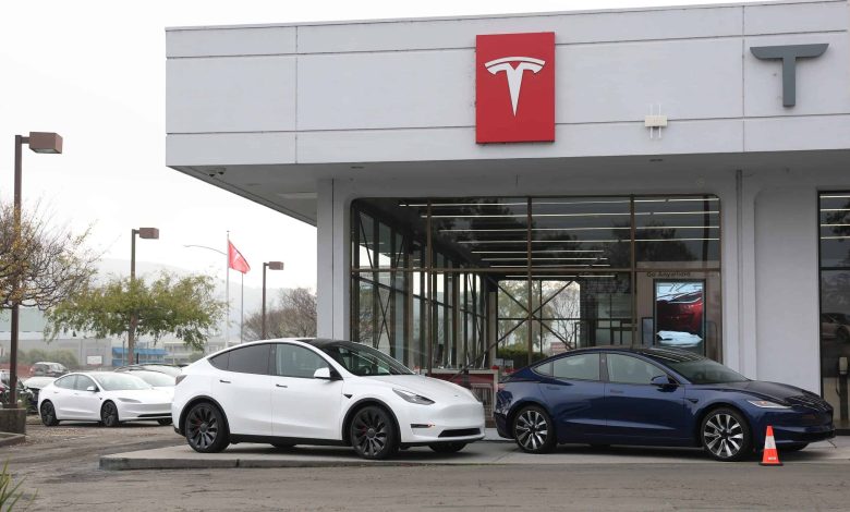 Tesla Drops 4% as EV Demand Fears, SpaceX IPO Uncertainty, April 22 Earnings Loom Large