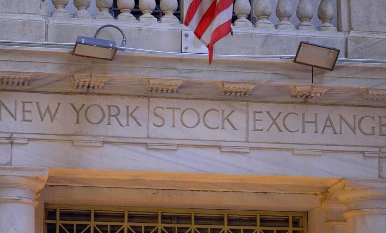 Stocks Settle Mixed Ahead of Megacap Tech Earnings