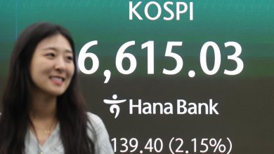 Seoul stocks close at a new record high amid AI-led tech rally