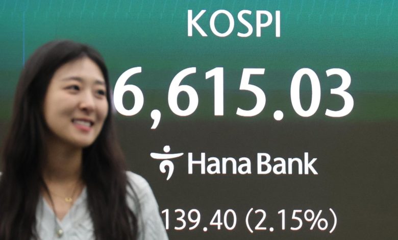 Seoul stocks close at a new record high amid AI-led tech rally