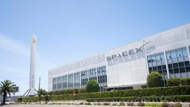 Funds Pitching SpaceX Rush to Lure Retail Investors Before IPO