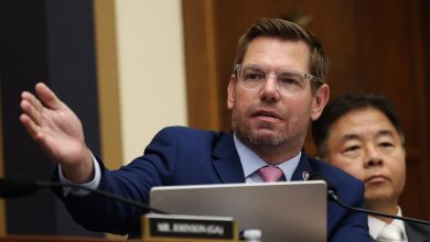 Swalwell accused of sexually assaulting female staff member, sending nude photos Swalwell accused of sexually assaulting female staff member, sending nude photos
