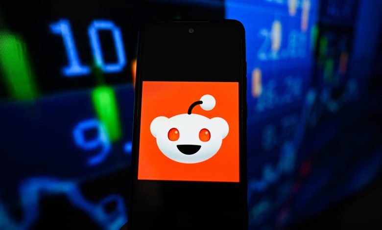 Reddit stock drops after Meta launches Forum app Reddit stock drops after Meta launches Forum app